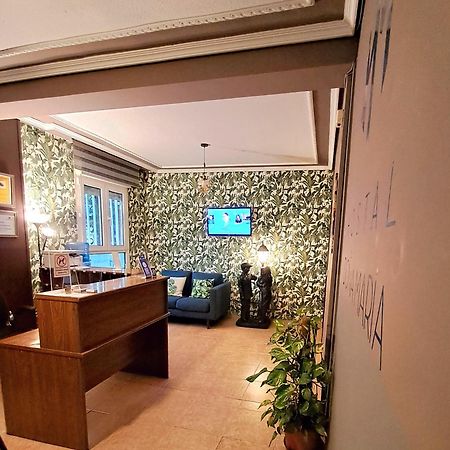 Hostal Dona Maria Valdemoro Extérieur photo