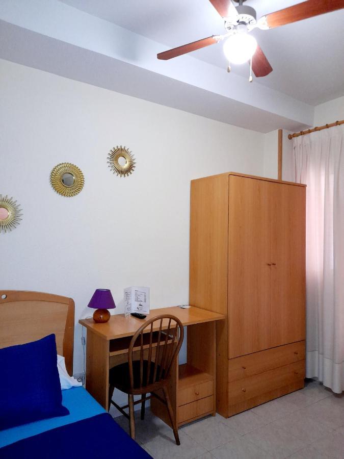 Hostal Dona Maria Valdemoro Extérieur photo