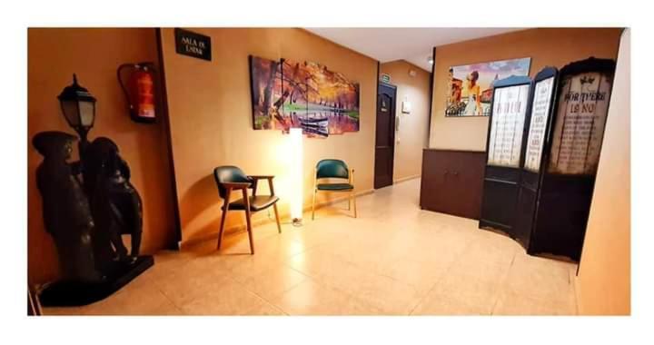 Hostal Dona Maria Valdemoro Extérieur photo