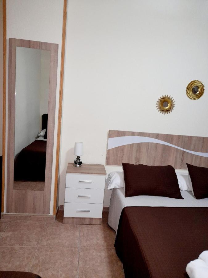 Hostal Dona Maria Valdemoro Extérieur photo