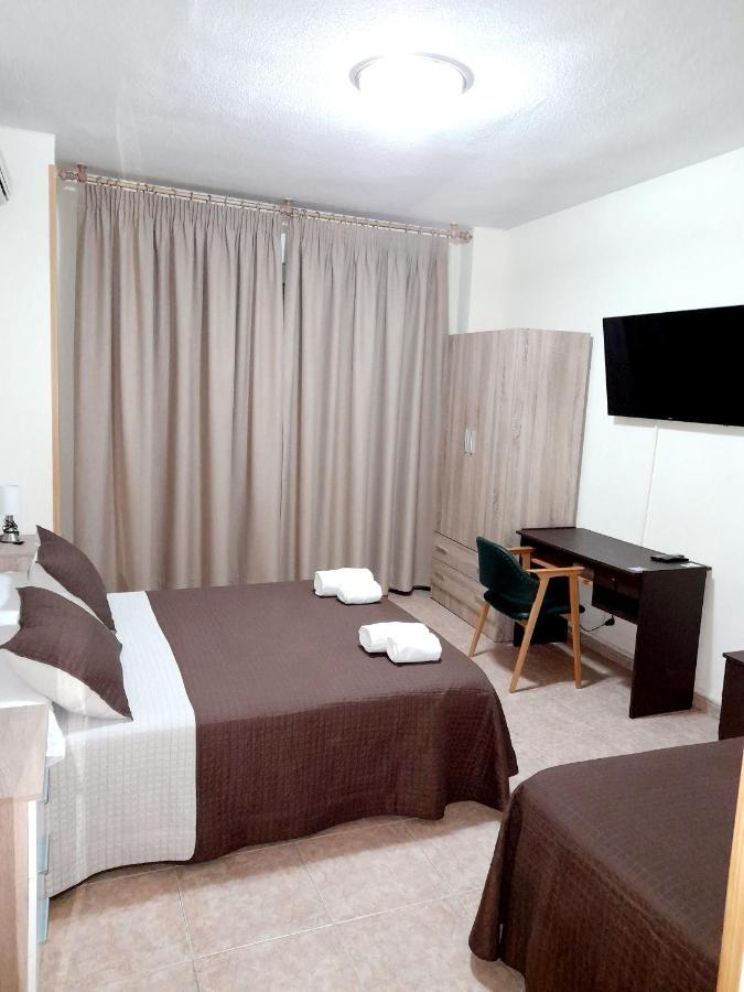 Hostal Dona Maria Valdemoro Extérieur photo