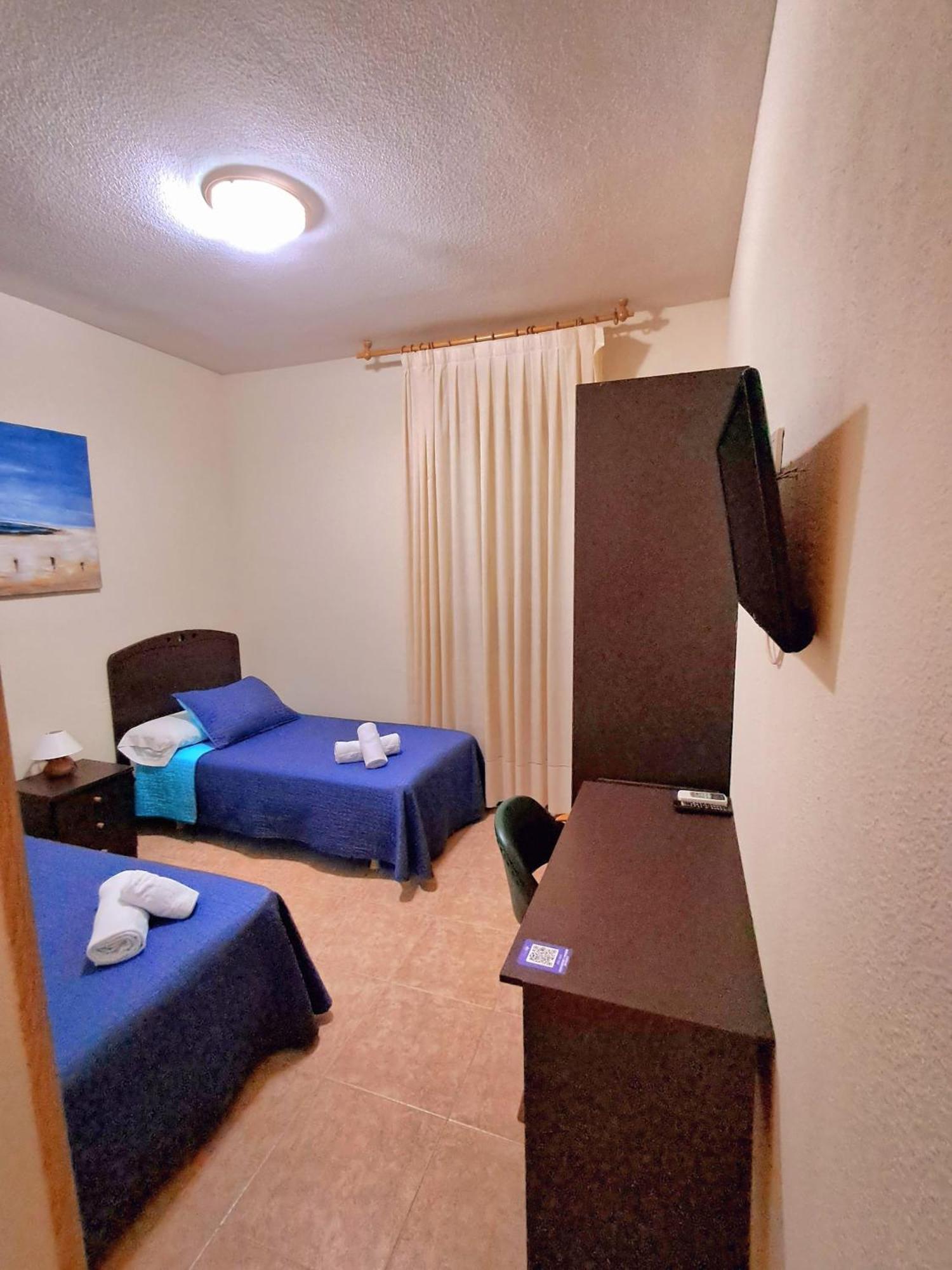 Hostal Dona Maria Valdemoro Extérieur photo
