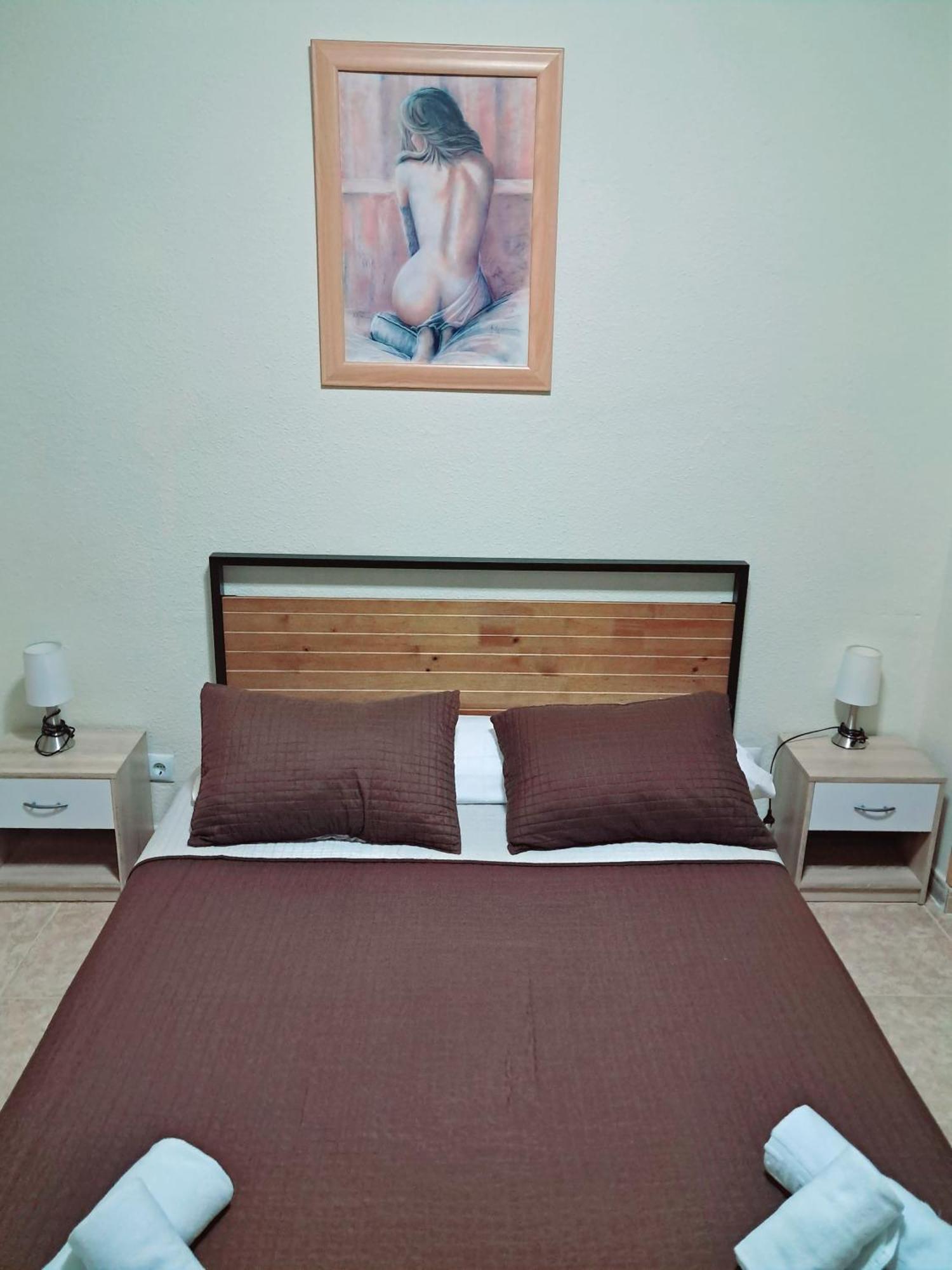 Hostal Dona Maria Valdemoro Extérieur photo
