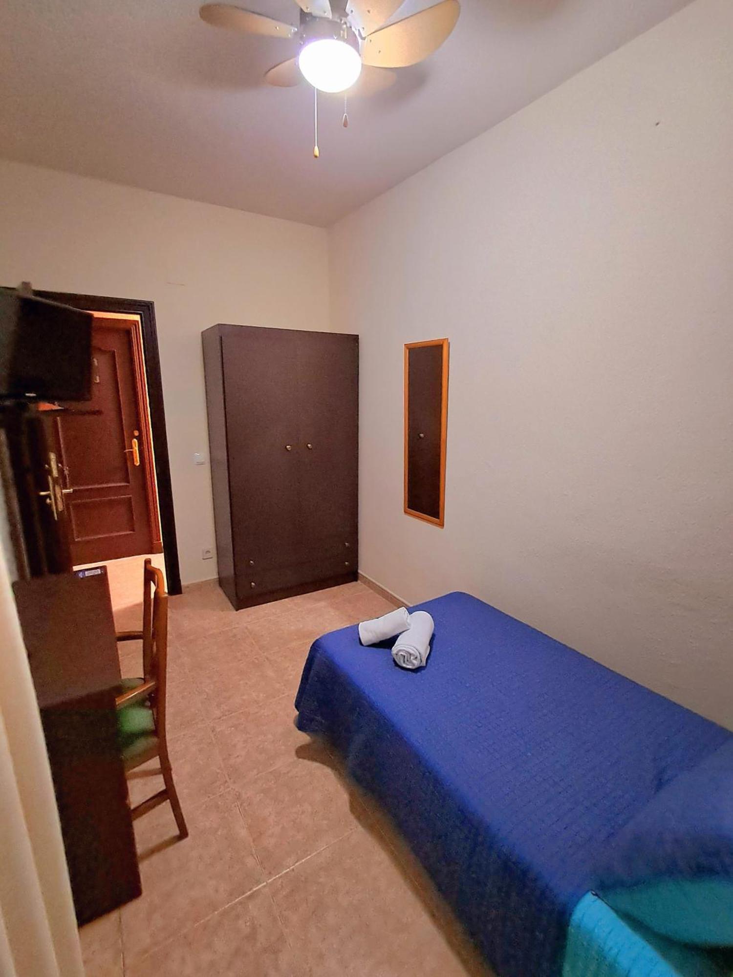 Hostal Dona Maria Valdemoro Extérieur photo