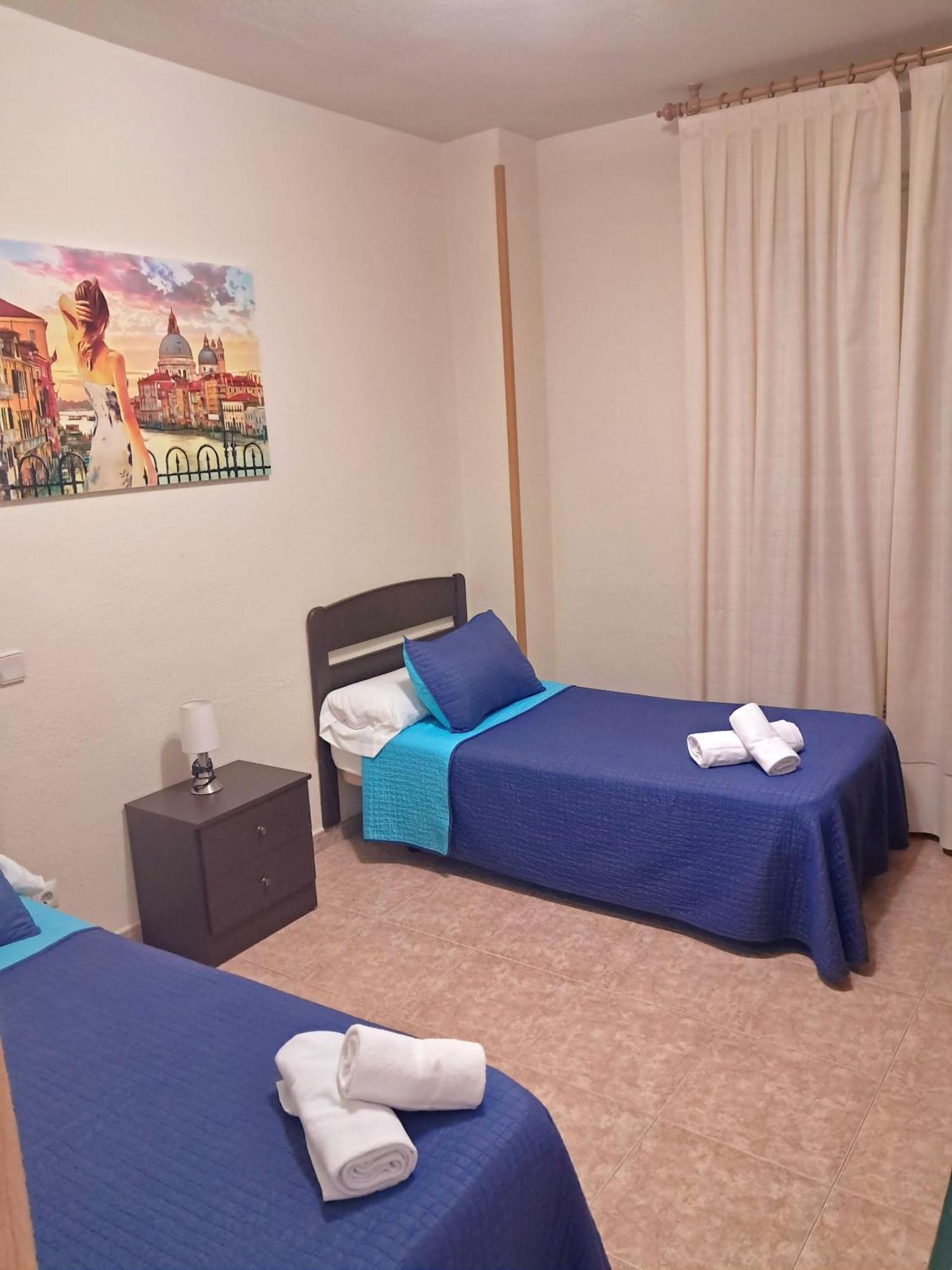 Hostal Dona Maria Valdemoro Extérieur photo
