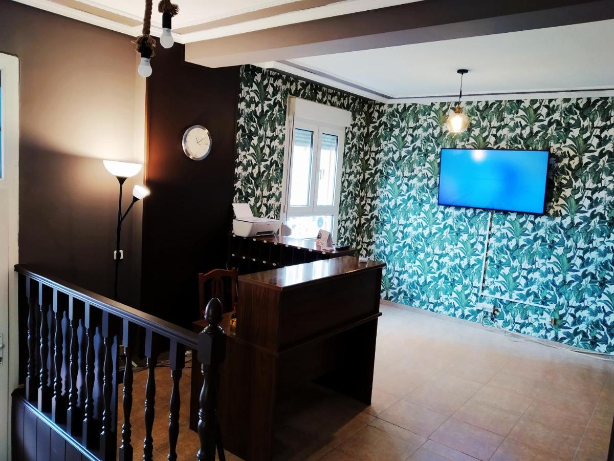 Hostal Dona Maria Valdemoro Extérieur photo