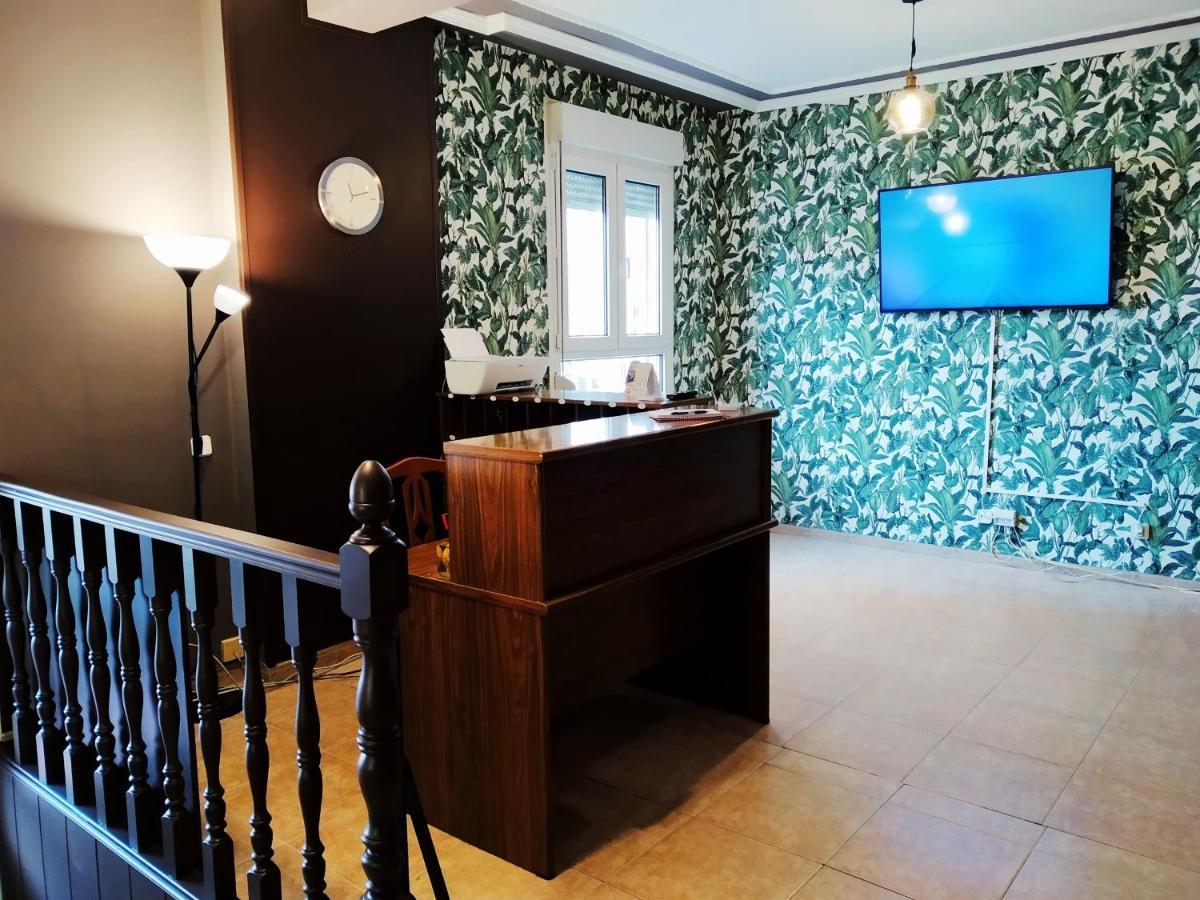 Hostal Dona Maria Valdemoro Extérieur photo